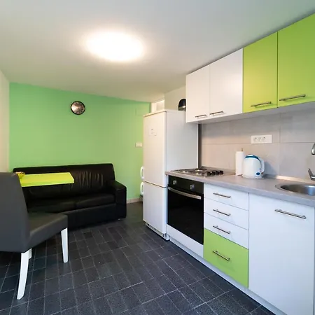 Apartment Fly Split Exterior photo