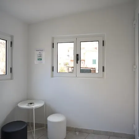 Apartment Fly Split Exterior photo